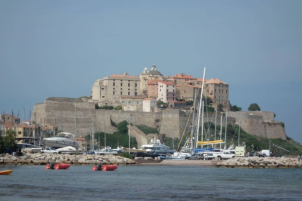 Petite Maison Avec 2 Chambres 3 Personnes Avec Terrasse Propriété Fermée 1