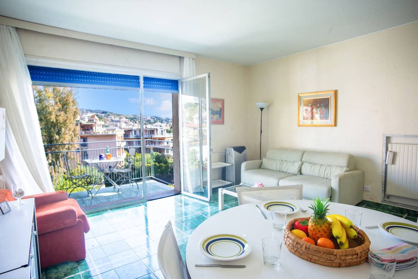 Foto 3 von 22: Bilocale Vista Mare con Piscina SeaView Balcony + Pool