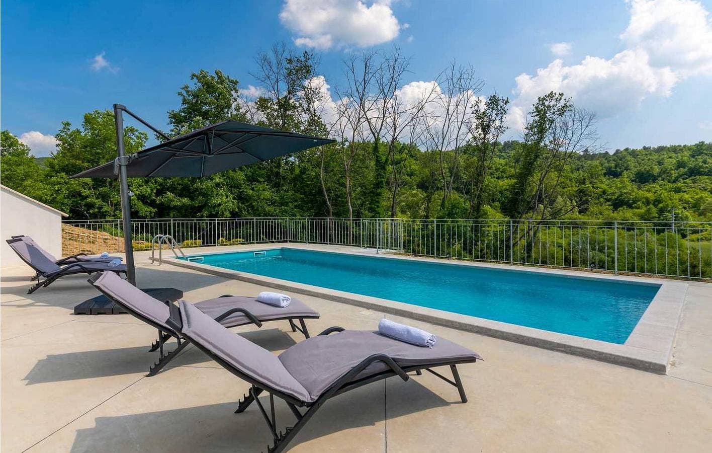Foto 7 von 36: Gemütliche 2-Zimmer-Wohnung mit Pool in der Nähe des Flusses Pazinčica