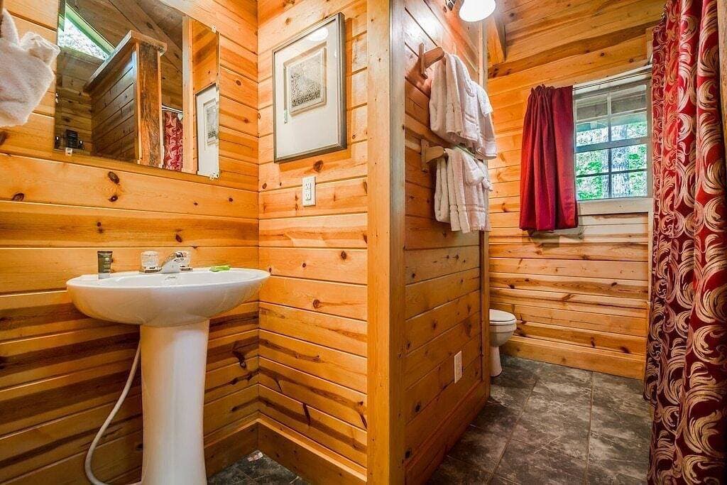 Foto 9 von 19: Romantischer Kurzurlaub Gemütliche Hütte | 1Br 1Ba | Whirlpool | Whirlpool | Haustierfreundlich