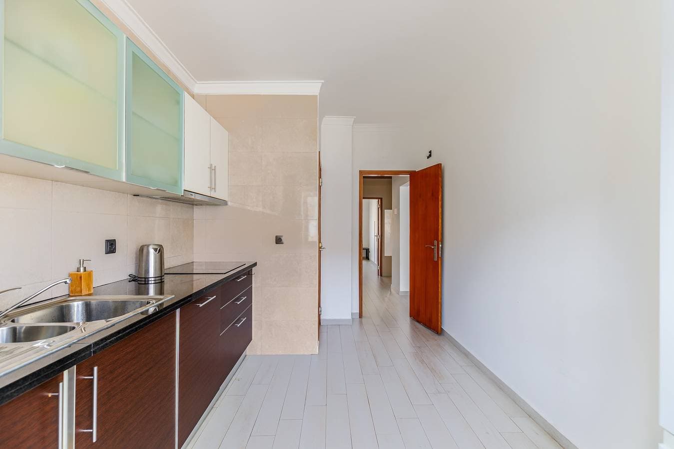 Foto 9 von 19: Ferienwohnung "Sleeptubal Moderne Unterkunft" mit Balkon & WLAN