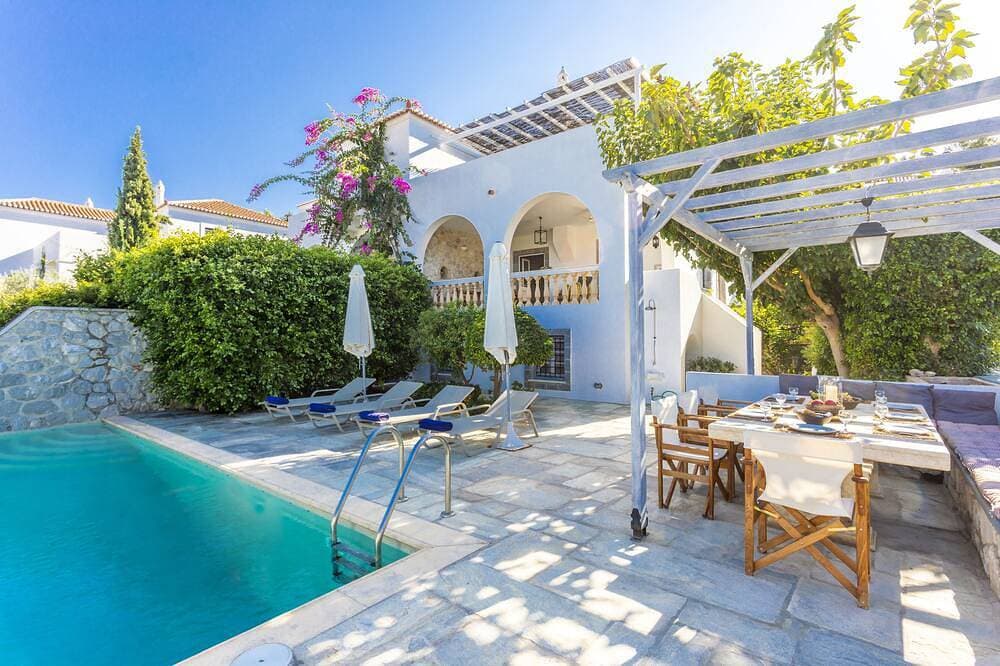 Spetses, neu gebaute Villa mit privatem Schwimmbad und Panoramablick aufs Meer 1
