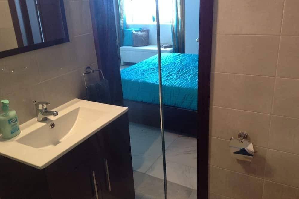 Foto 7 von 25: Luxury Seafront Apartment With Pool