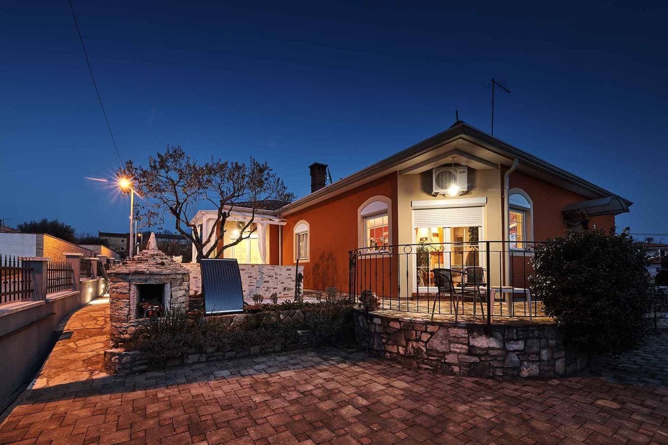 Foto 5 von 36: Ferienhaus mit Klimaanlage, Terrasse und Whirlpool