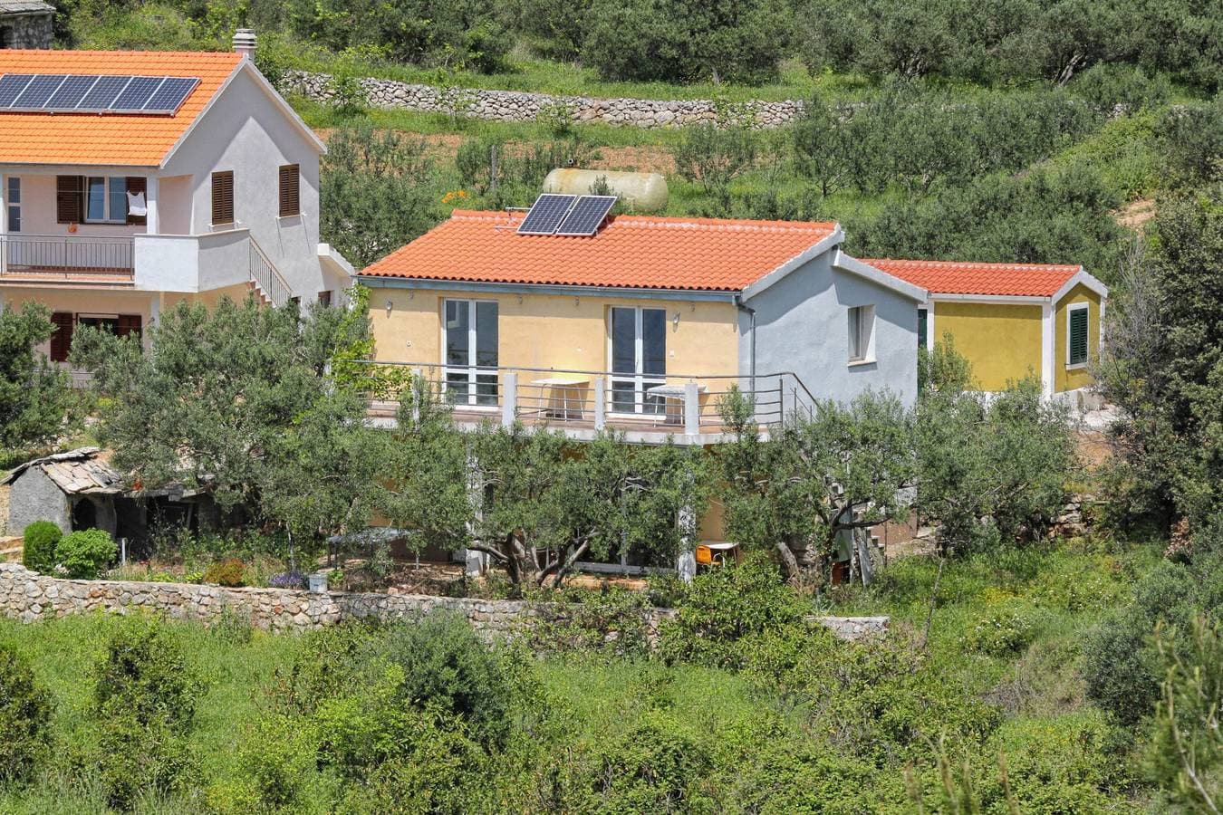 1-Zimmer-Ferienwohnung am Strand Bucht Skozanje, Hvar A-14899-b 1