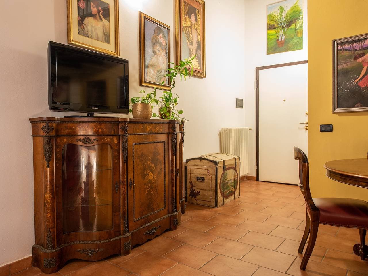 Foto 7 von 24: Apartment 'Romantica Corte Degli Estensi' mit privater Terrasse, WLAN und Klimaanlage