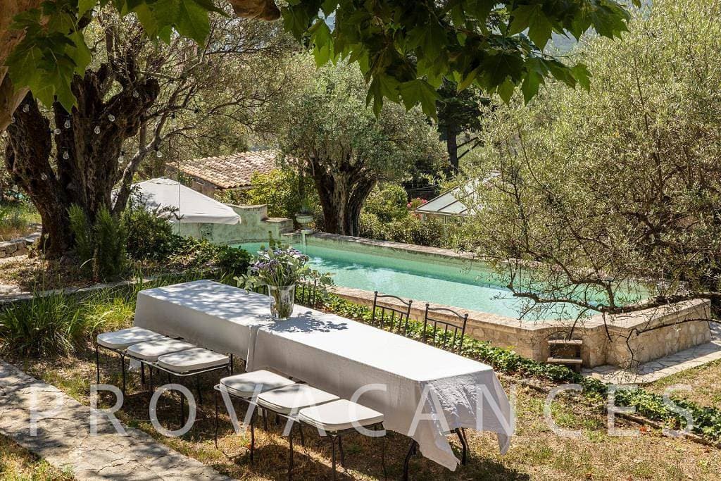 Foto 5 von 58: Wunderschöne authentische Villa mit Olivenhain und Pool in der Provence
