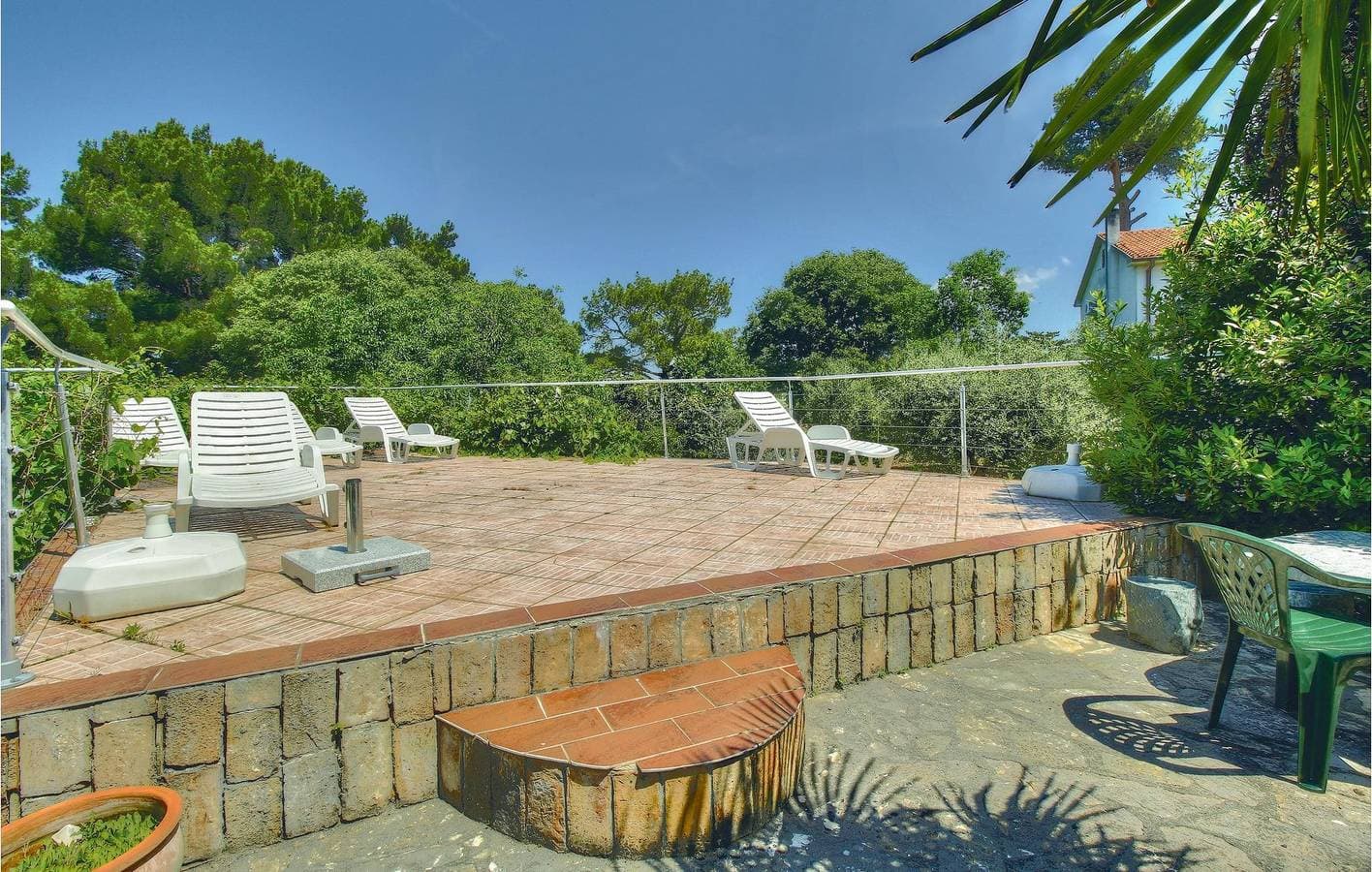 Foto 9 von 32: Moderne 2-Zimmer-Wohnung mit Terrasse, Parkplatz und WLAN in der Nähe von Sehenswürdigkeiten