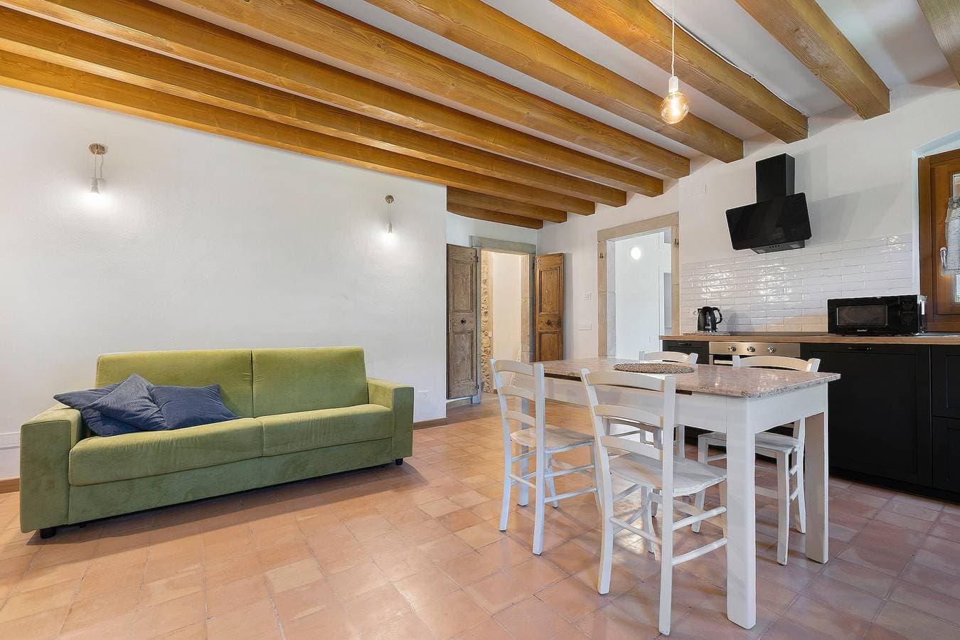 Foto 7 von 32: Casa Zucchelli, Garda Trentino: Burgblick, Privater Garten, bis 8 Personen