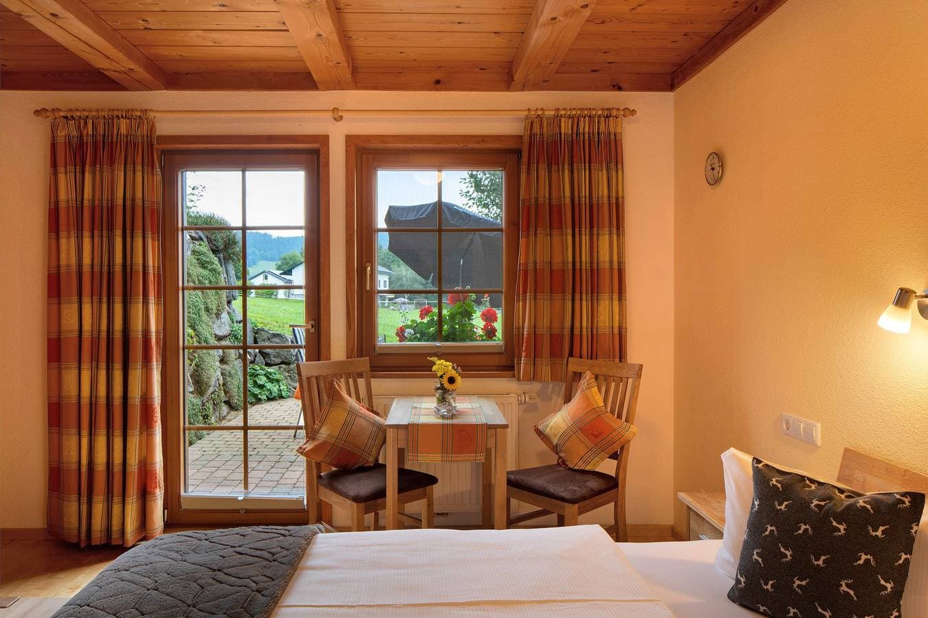 Foto 7 von 22: Gästezimmer Hirschsprung mit Bergblick, privater Terrasse und WLAN