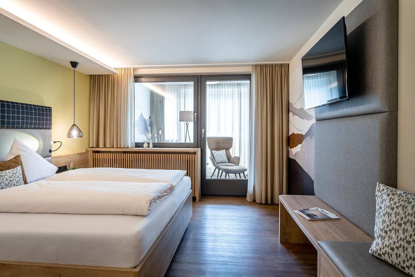 Foto 9 von 54: Komfort-Doppelzimmer mit Schlafcouch ab 14 Nächte