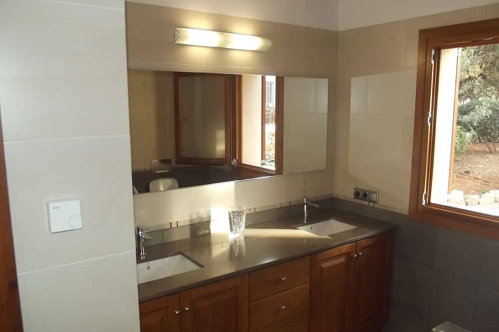 Foto 10 von 29: Komplett renovierte Villa mit privatem Pool, Solarium und Grill