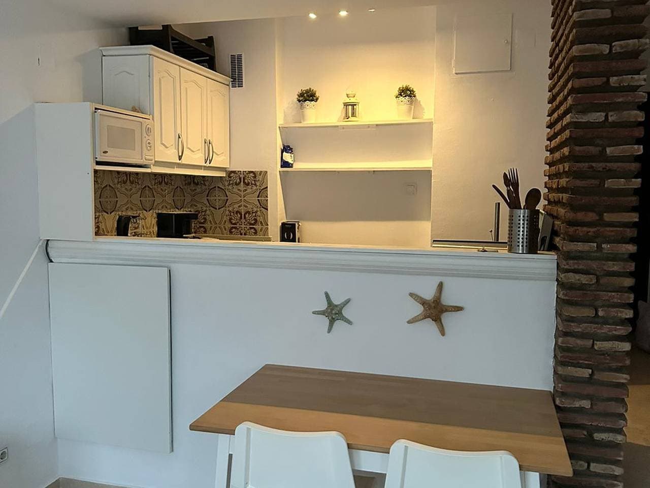 Foto 10 von 11: Ausgestattetes Studio in Estepona - Balkon und Gemeinschaftspool