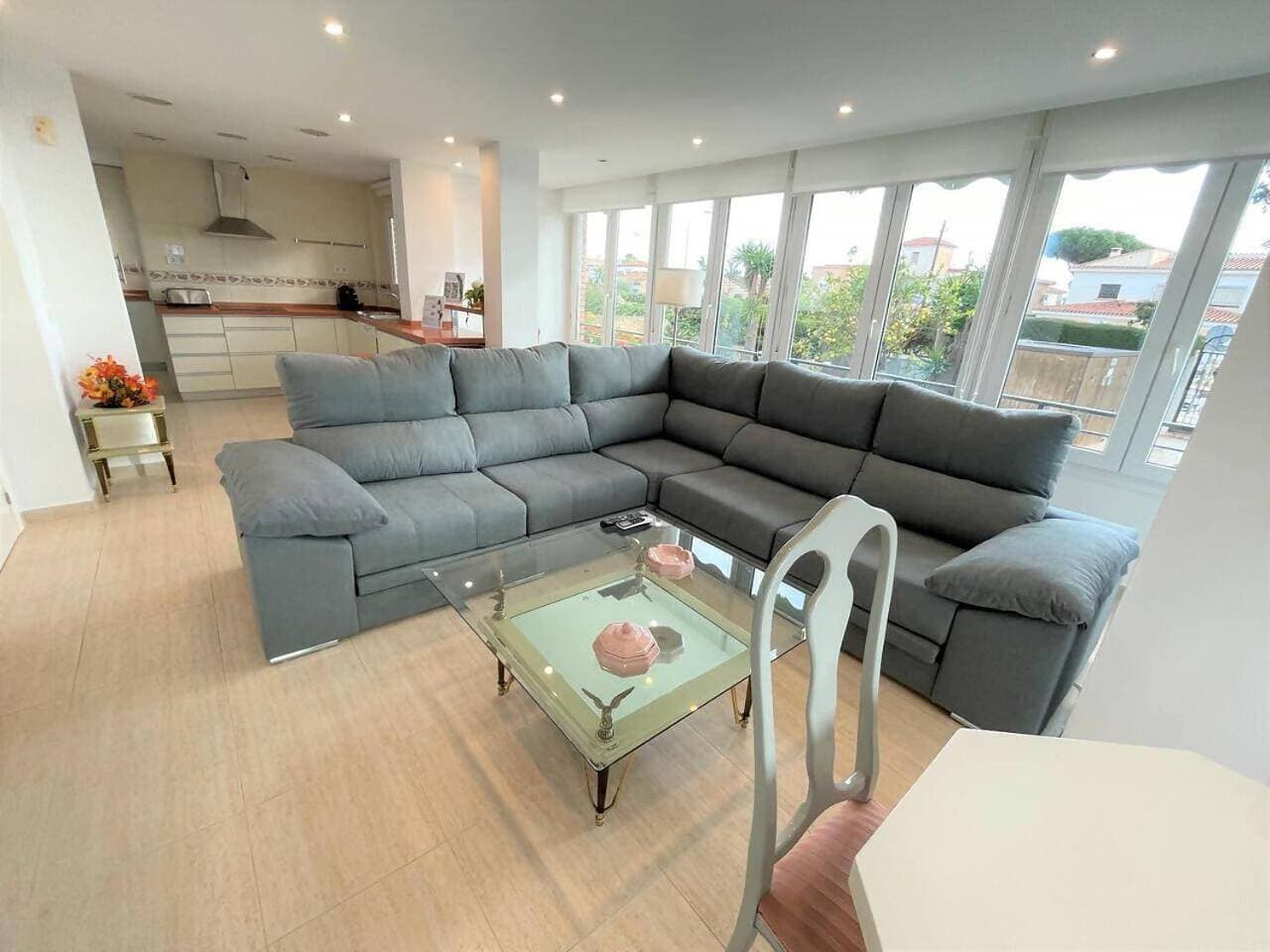 Foto 7 von 49: Three-Bedroom Apartment
