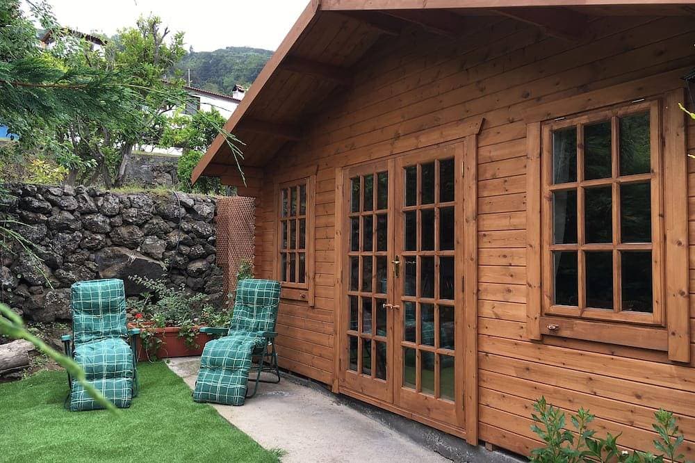 Wunderschönes Blockhaus auf einer ruhigen kanarischen Finca, umgeben von Avocados und Reben 1