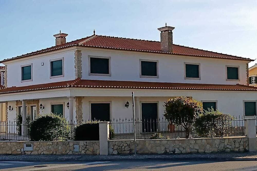 Stunning Town Villa close to beach and Golf courses 1