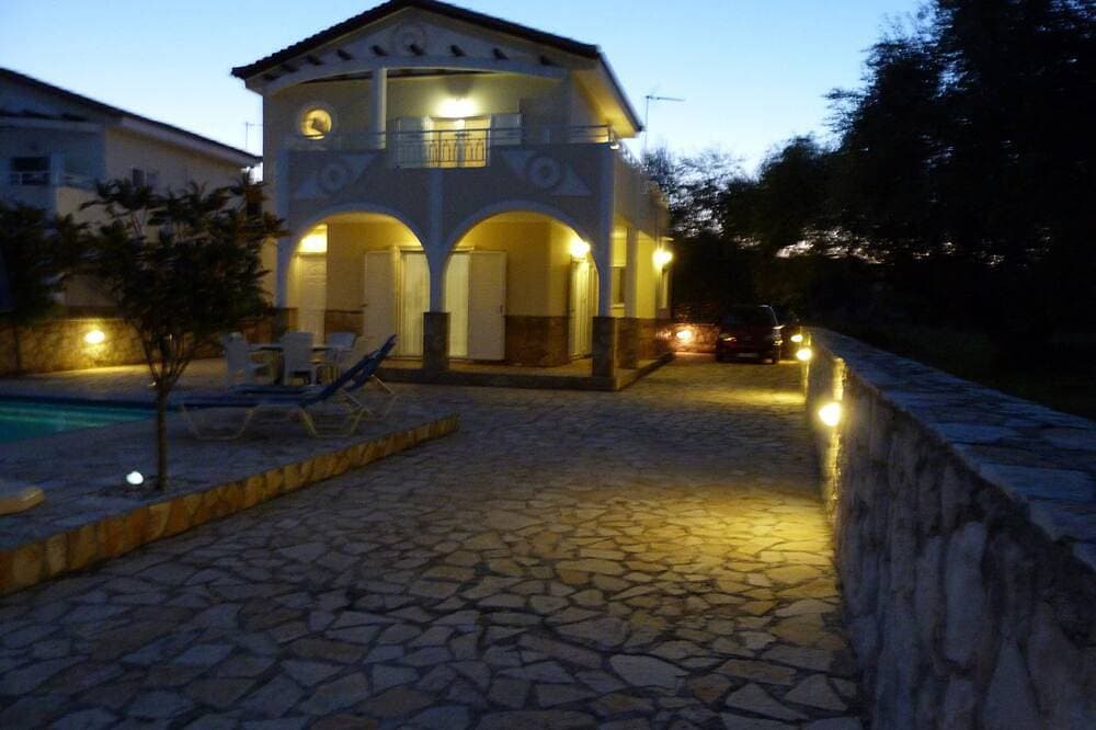 Foto 13 von 30: Luxury Villa, 'Villa Ella' with private pool in its own grounds