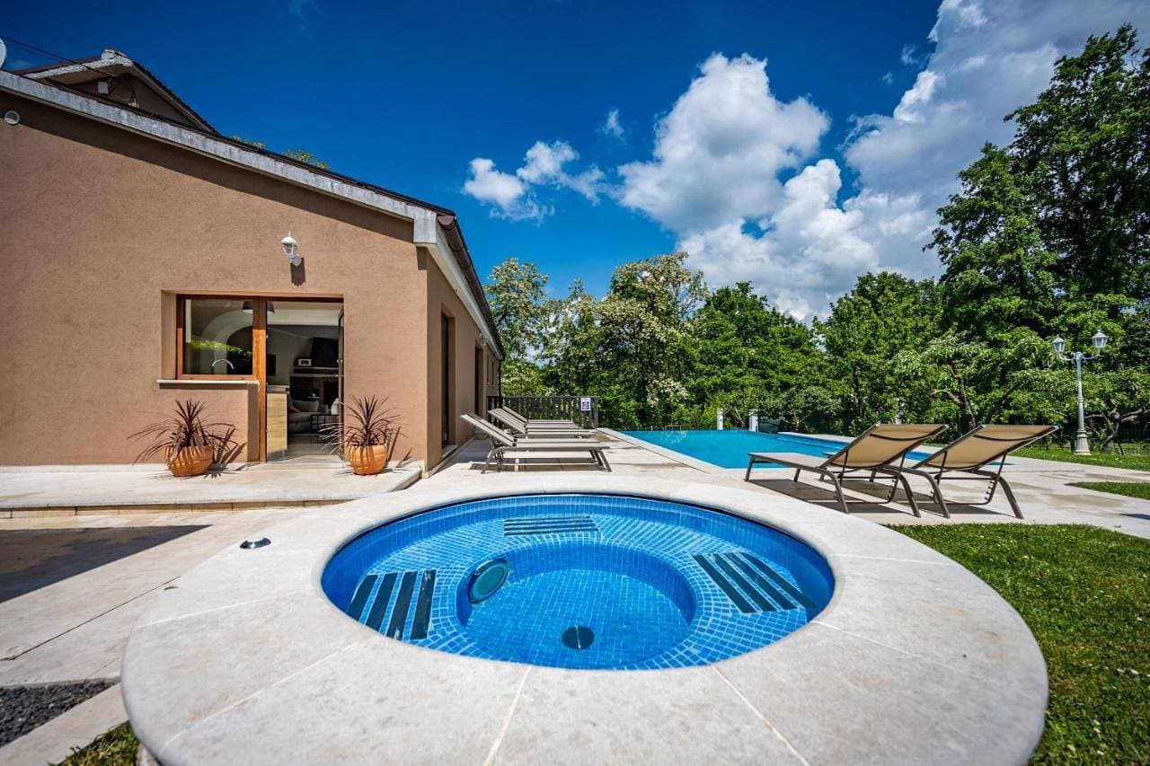 Foto 5 von 5: Villa with Private Pool