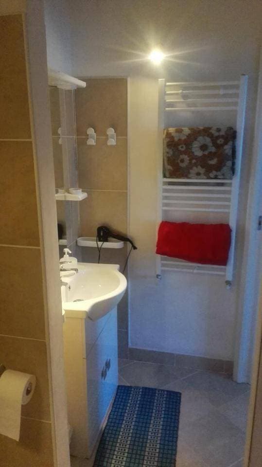 Foto 12 von 12: Double Room with Private Bathroom