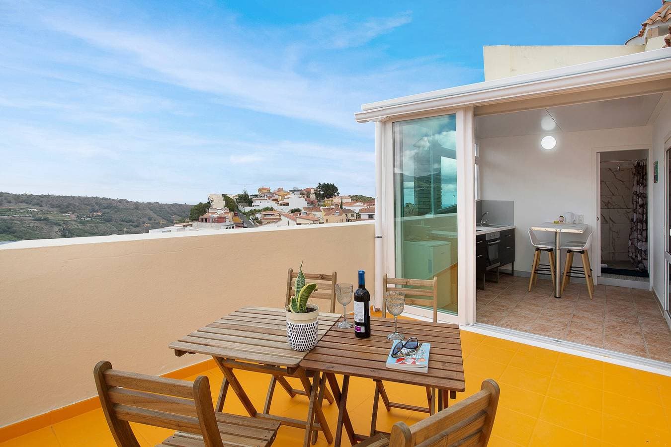 Foto 2 von 29: Ferienwohnung "Carmelo Y Carmela 6" mit Bergblick, privater Terrasse und WLAN