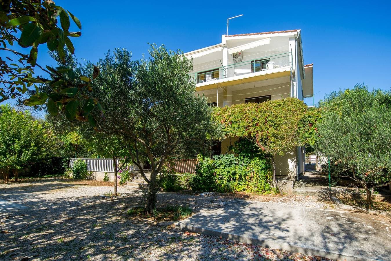 Foto 2 von 22: Studio Appartement mit Balkon und Meerblick Grebastica, Sibenik -a