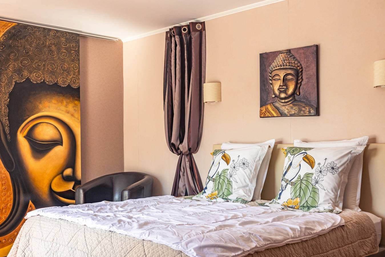 Foto 10 von 22: Gästezimmer „Bali“ mit Gemeinschaftspool, WLAN und Klimaanlage