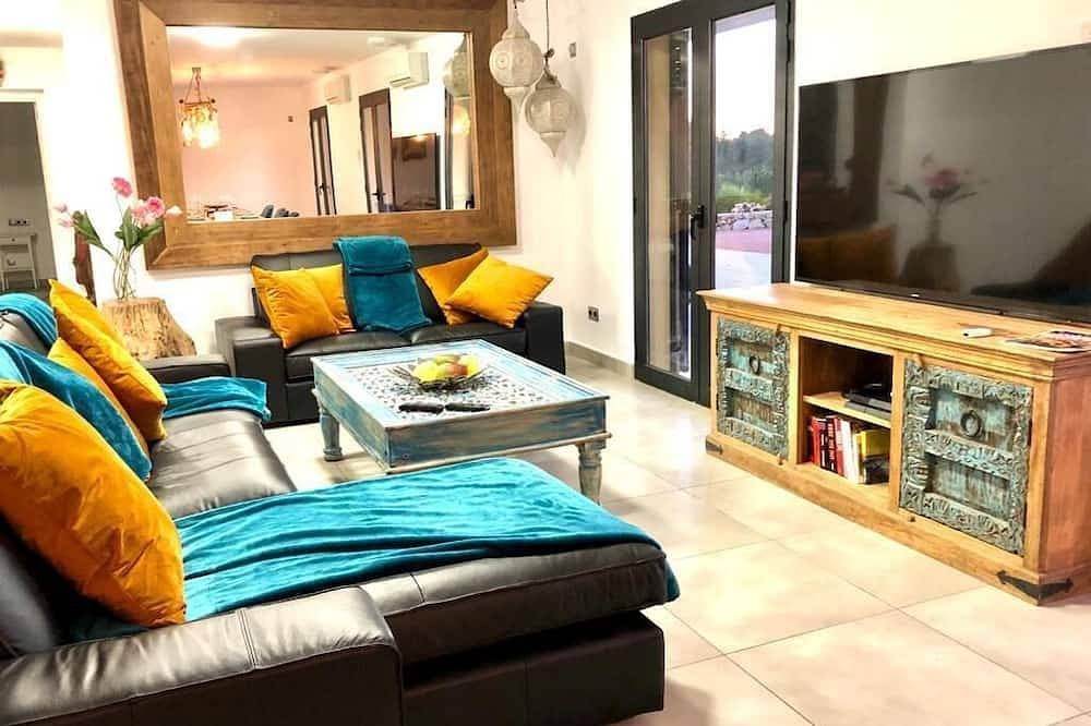 Foto 11 von 30: Exklusive Villa mit beheiztem Pool, Whirlpool und Außenküche
