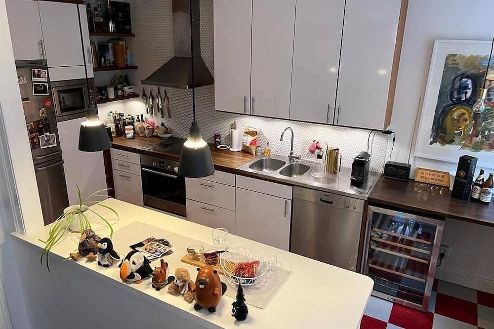 Vibrant neighbourhood in the heart of popular Södermalm. Safe and central street 1