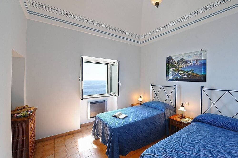 Foto 4 von 30: Villa Elidea E: A welcoming two-story cottage which faces the sun and the sea, with Free Wi-Fi.