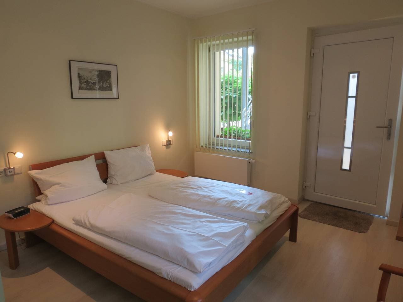 Foto 10 von 10: Altstadt Hotel - Doppelzimmer mit Dusche/Wc, inkl. Frühstück