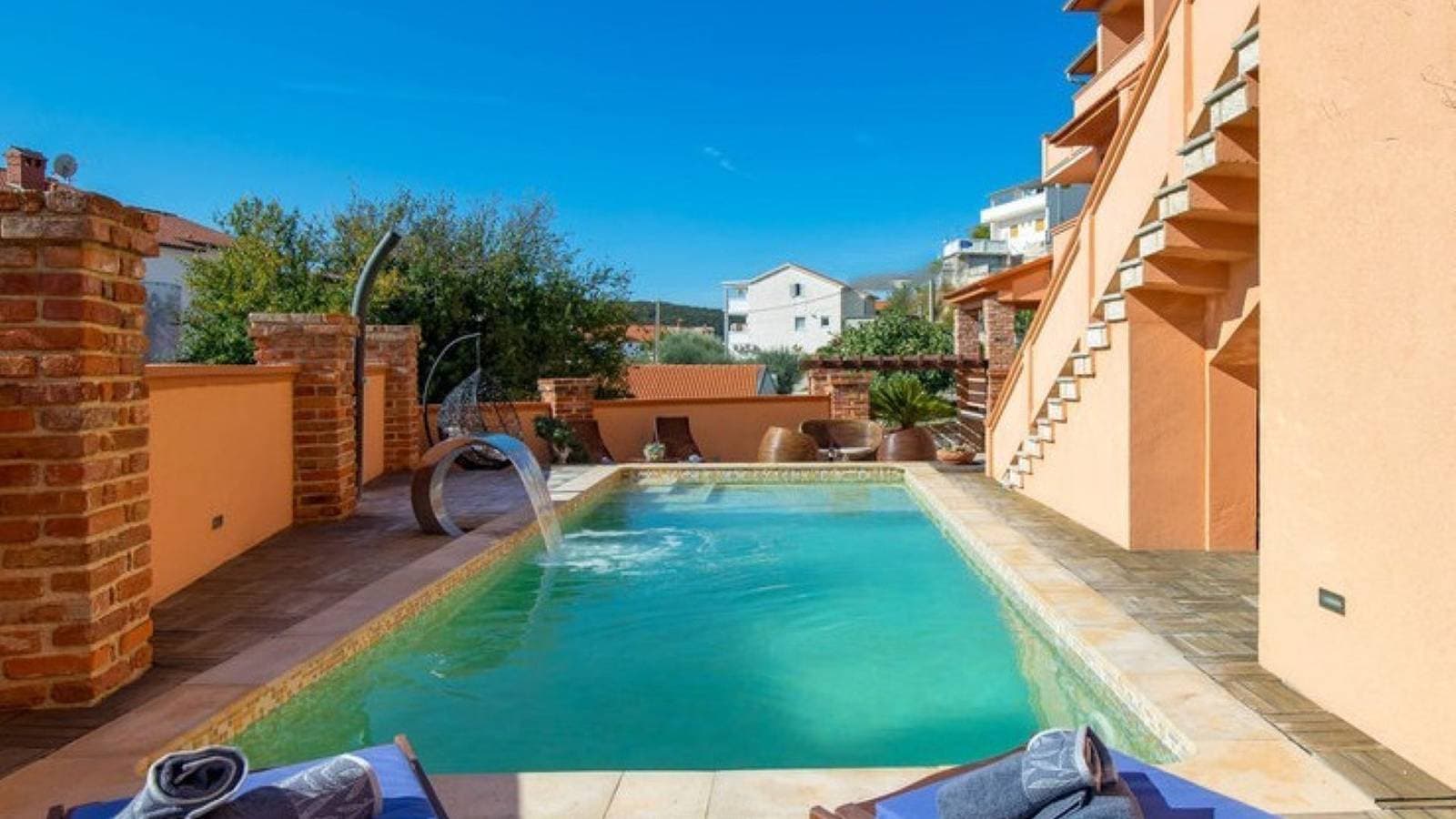Foto 2 von 47: Luxury Villa Mer pool apartman by Villas Guide