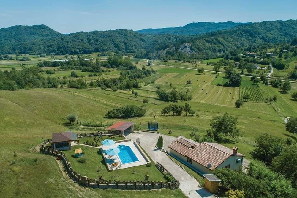 Foto 9 von 30: Gemütliche Villa mit Pool, umgeben von Natur