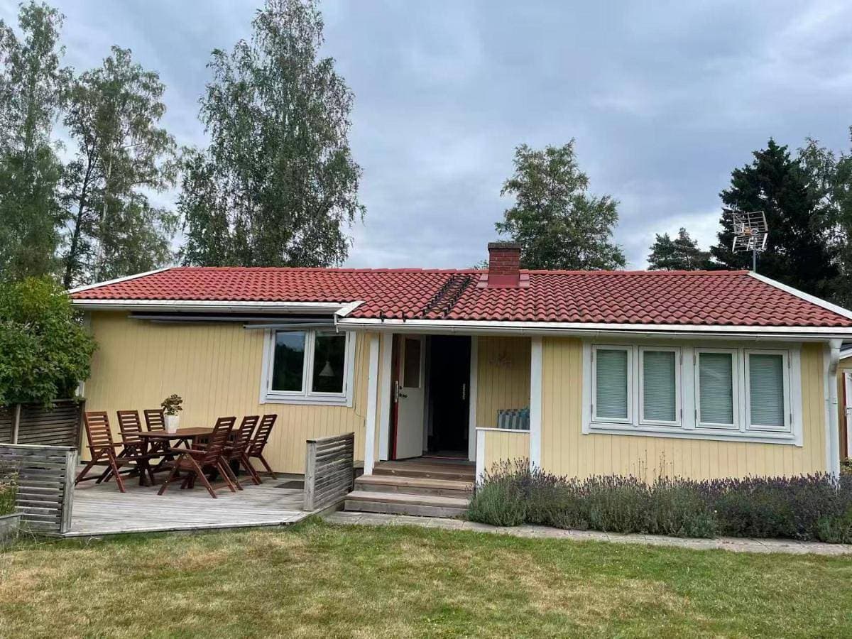Charmig Villa bredvid sjön Örlen 1