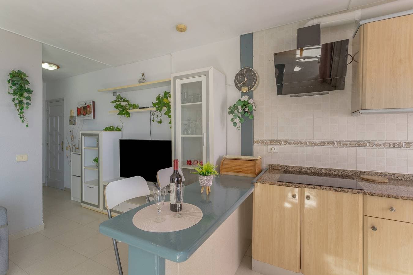 Foto 9 von 25: Ferienwohnung 'Mirra - Meerblick' mit Meerblick, Gemeinschaftspool und WLAN