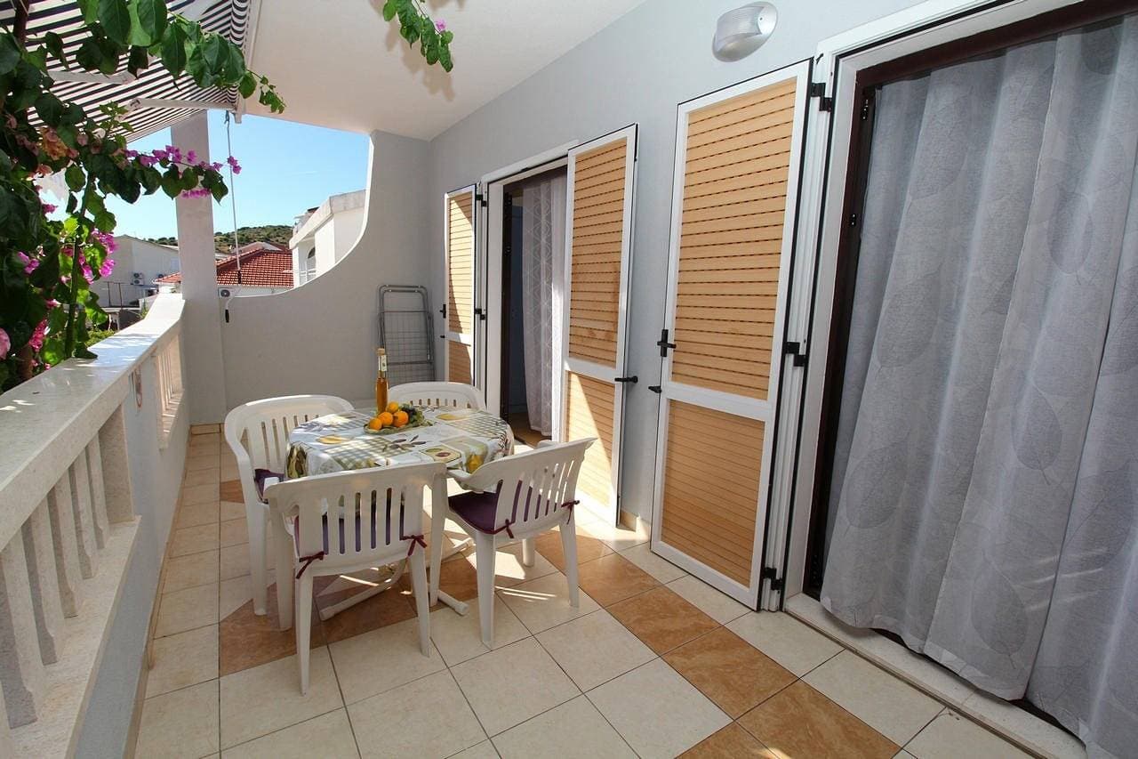 1-Zimmer-Ferienwohnung mit Terrasse und Meerblick Zivogosce - Blato, Makarska -a 1