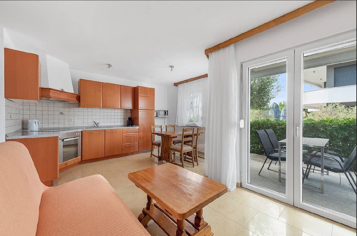 Foto 8 von 32: Ferienwohnung in Sukošan mit Meerblick, Terrasse, Klimaanlage, W-Lan (3495-1)