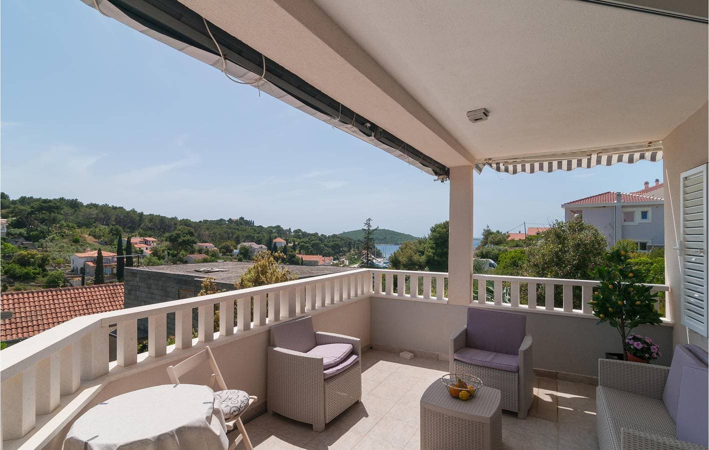 Foto 12 von 39: Gemütliche Ferienwohnung mit 2 Schlafzimmern, Pool und Terrasse, 400 m vom Zentrum von Maslinica entfernt
