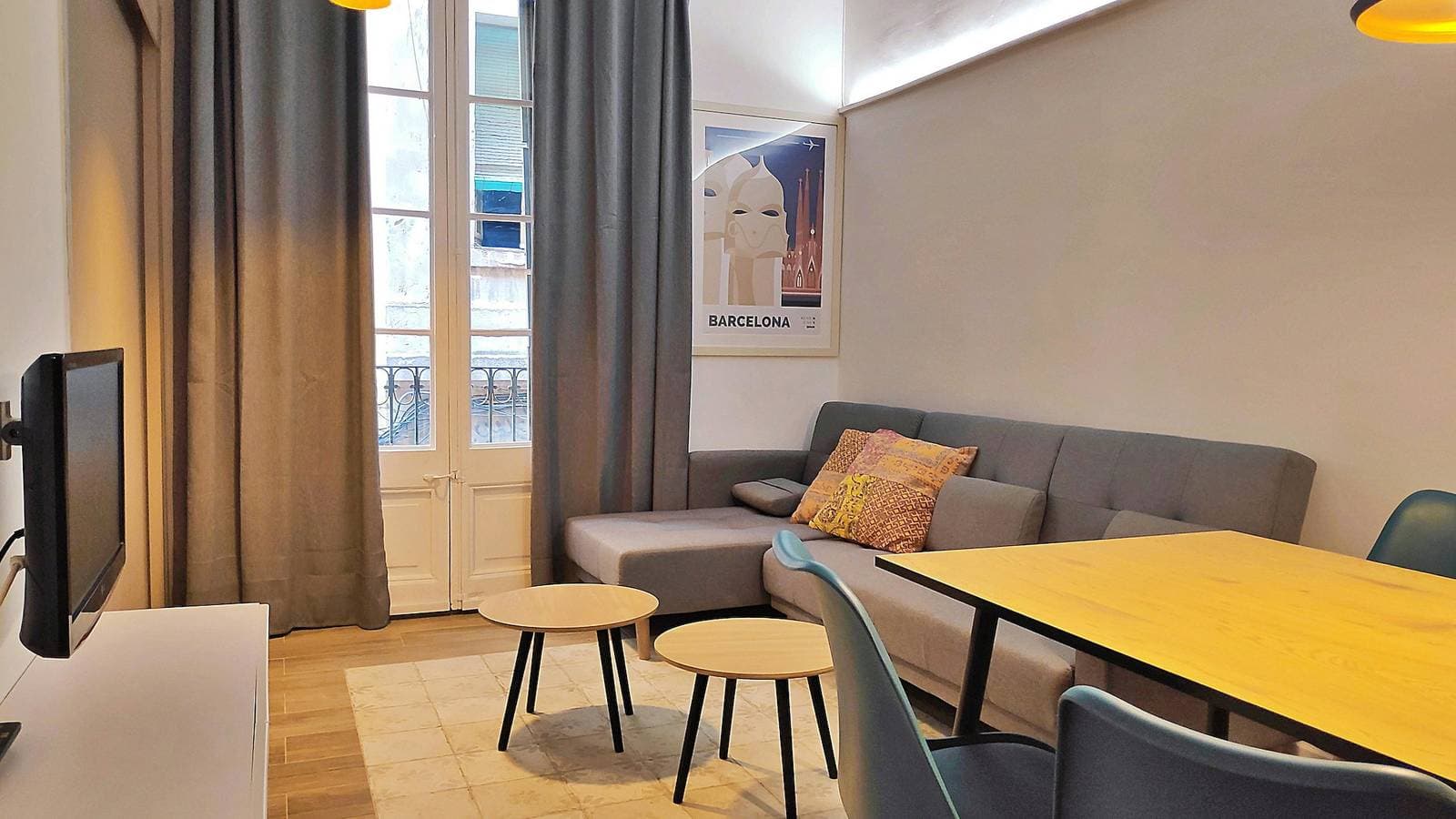 S3.Mercat Sant Antoni - Central Location. Metro L2 1