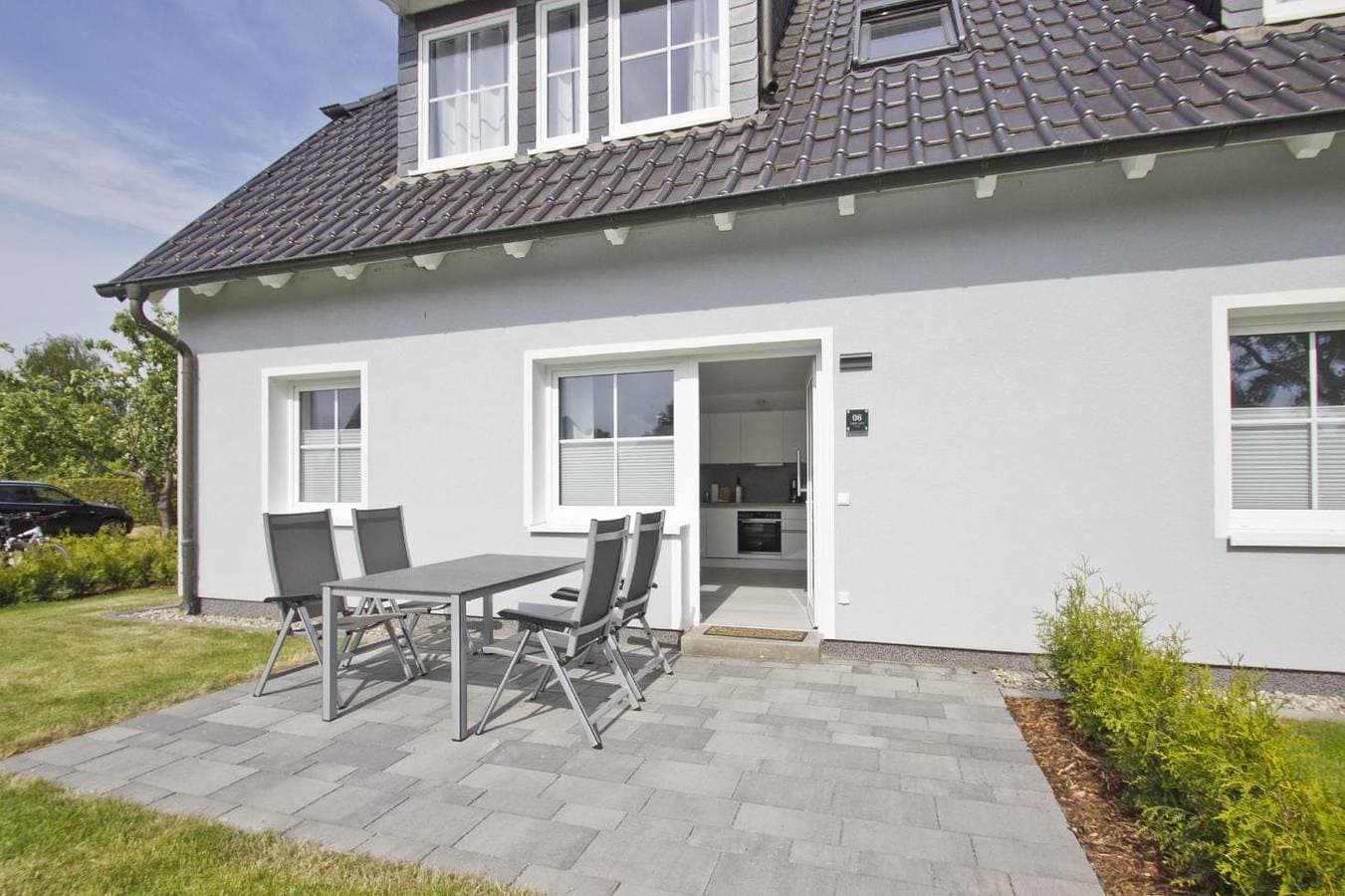 Foto 4 von 18: Modernen Ferienwohnung mit eigener Terrasse - Haus Inselwind FeWo MEERküste