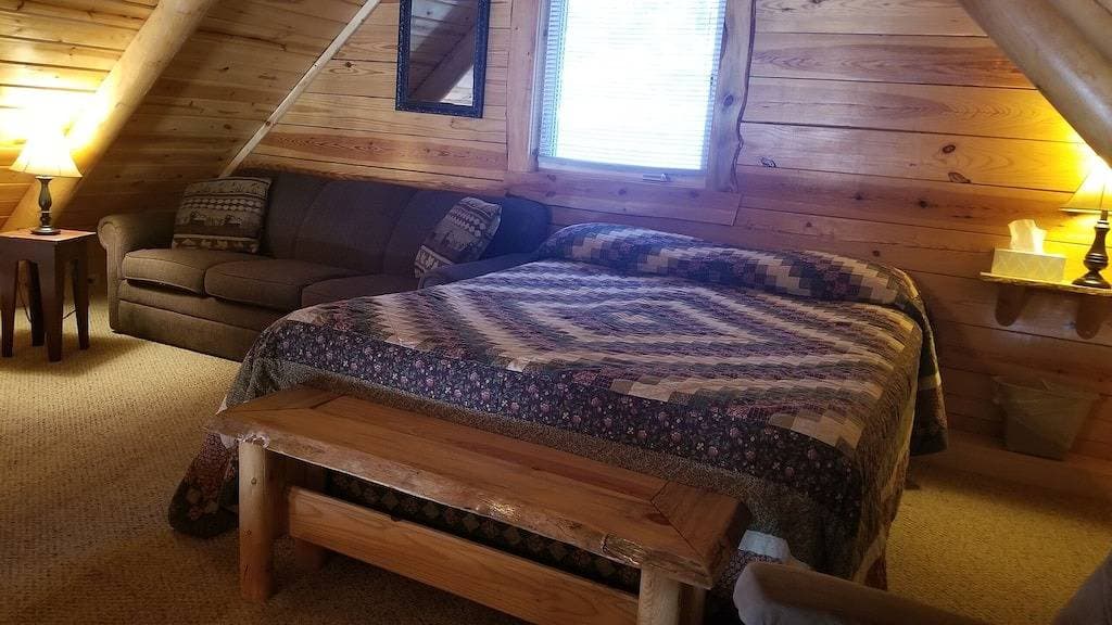 Foto 10 von 14: Hunters Haven # 3 Custom Built Blockhaus, umrahmt von Black Hills National Forest