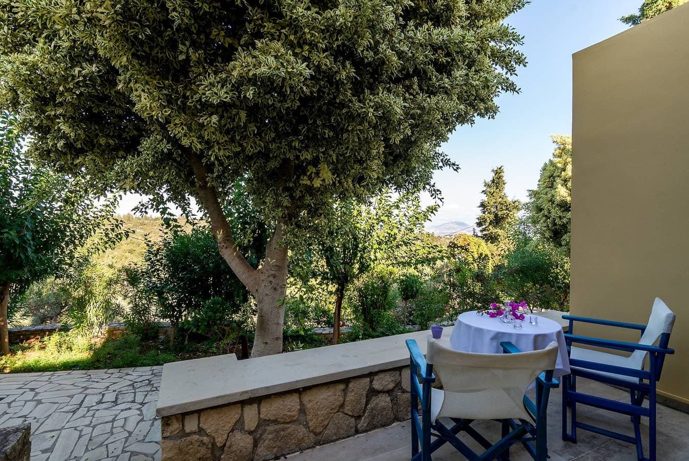 Foto 11 von 22: Heliopetra studios, small village near beaches