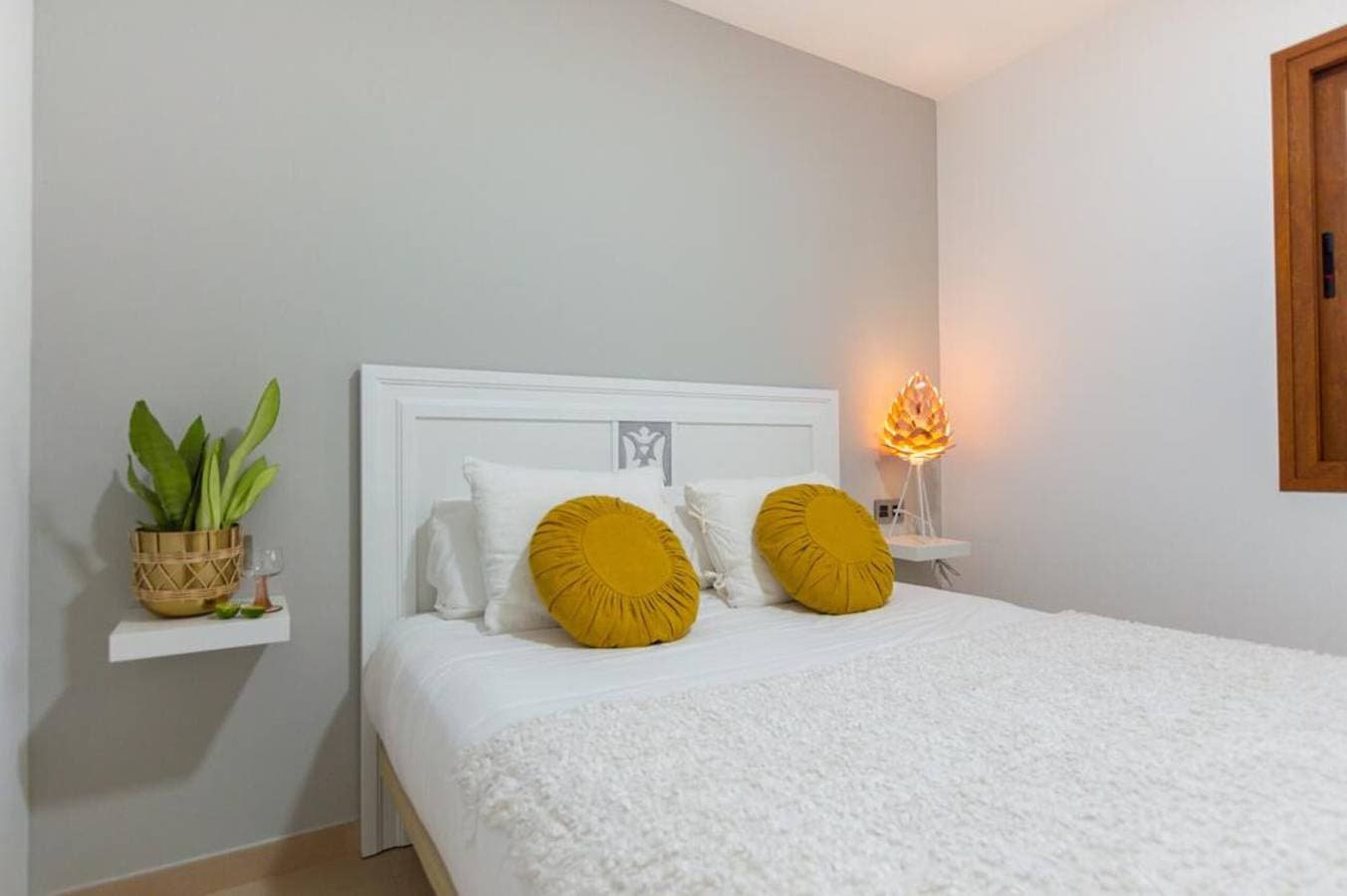 Foto 13 von 27: Ferienwohnung "Eclipse" mit Bergblick, Whirlpool, WLAN, Klimaanlage und Terrasse