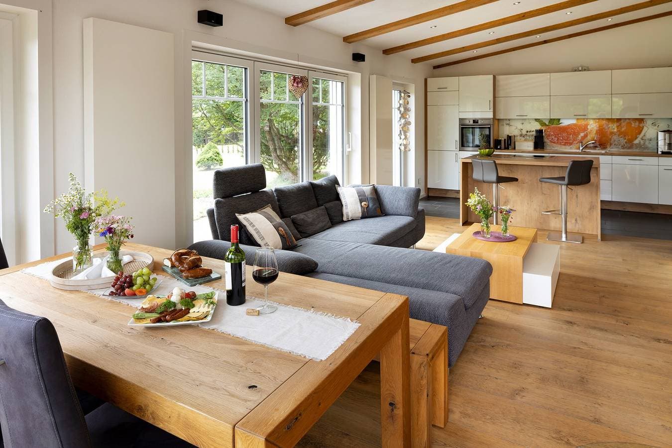 Foto 4 von 30: Ferienhaus 'Chalet Bergblick' mit Bergblick, privater Terrasse und WLAN