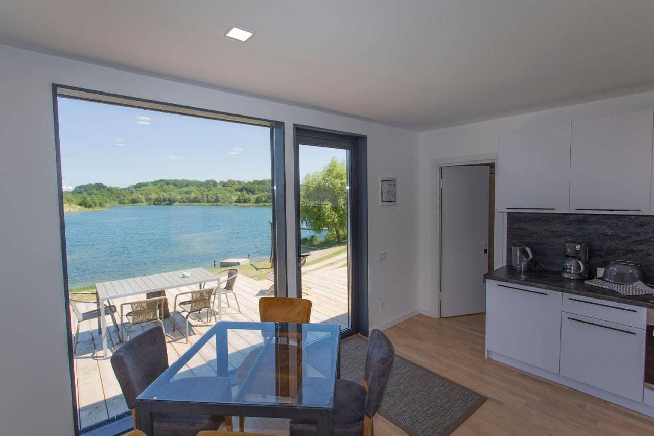Foto 2 von 5: Apartment with Lake View