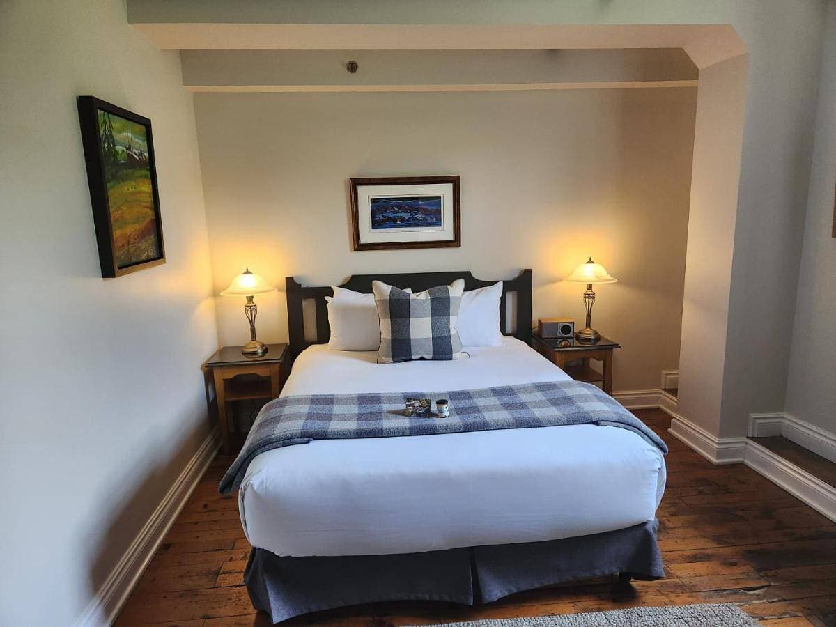 Foto 3 von 12: Superior Room with One King Bed –Eco River Lodge