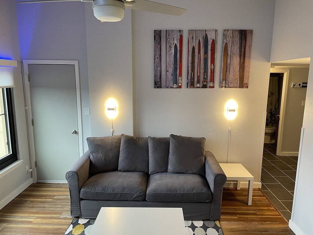 Foto 12 von 28: Modern Condo Ski In/Ski Out with Night Skiing - 2 Beds/Full Bath, Full Kitchen