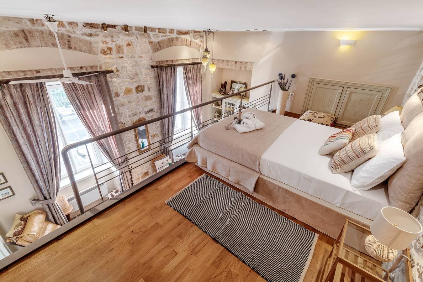 Foto 4 von 17: Mouragia Loft - Waterfront Old Corfu Town