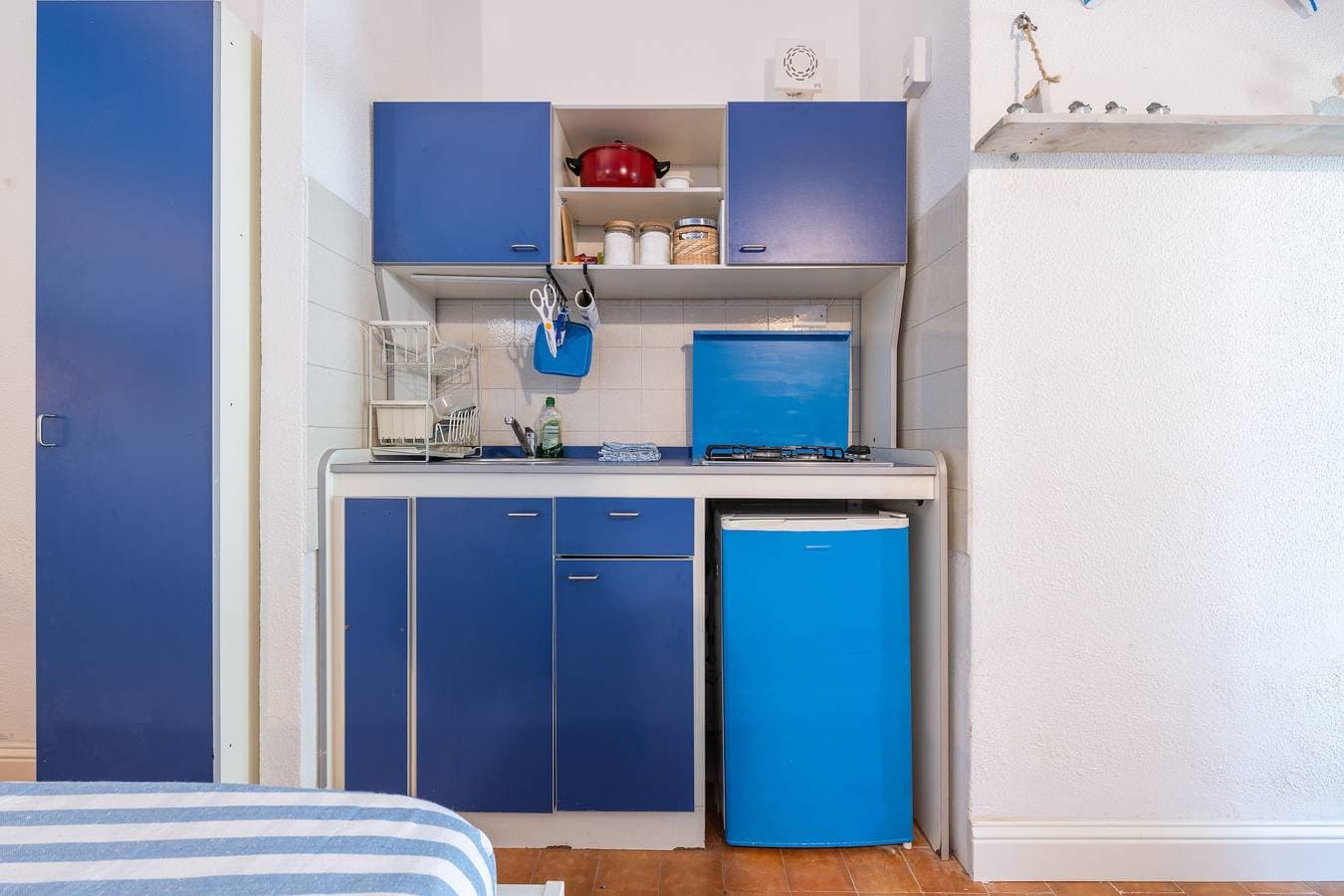 Foto 6 von 24: Einzimmerapartment 'Monolocale Costa Rei' mit privater Terrasse, Gemeinschaftsgarten und Klimaanlage