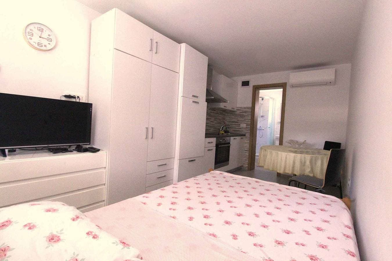 Foto 4 von 18: Studio mit Parkplatz