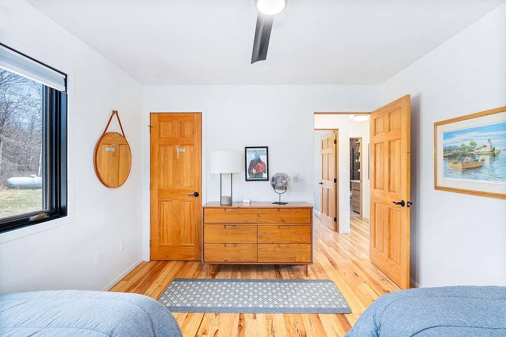 Foto 12 von 25: Freshly Remodeled Cabin w/ stunning Lake Views